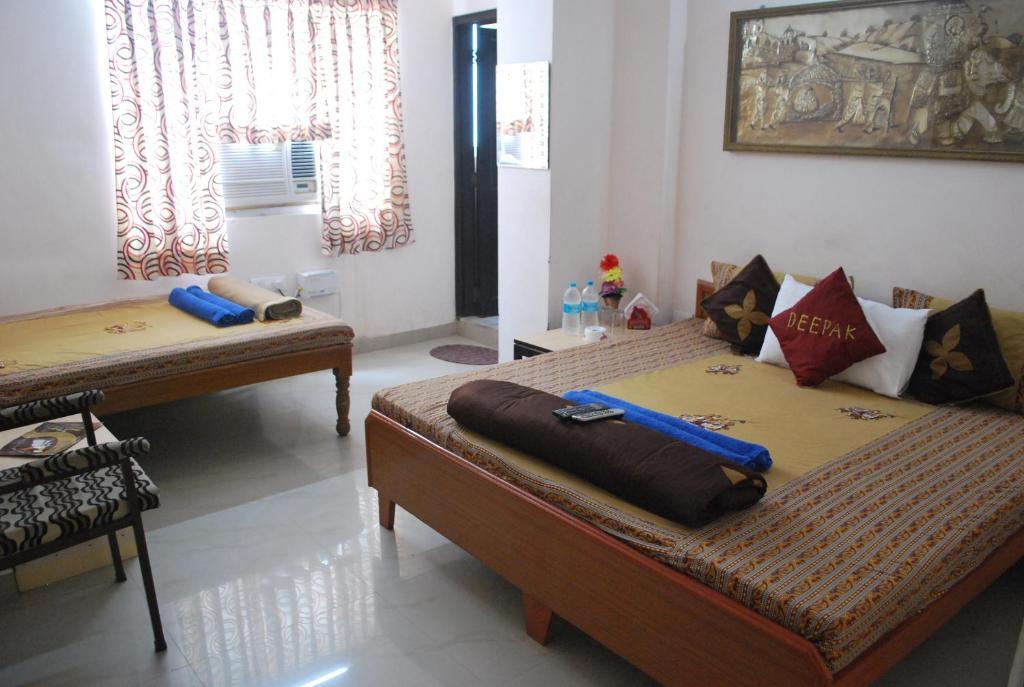 Hotel Deepak Jaipur Rum bild